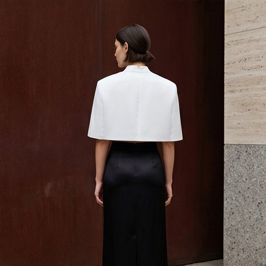 Damen Kurzgeschnittenes sculpturales Cape-Top mit Stehkragen Shop Nory