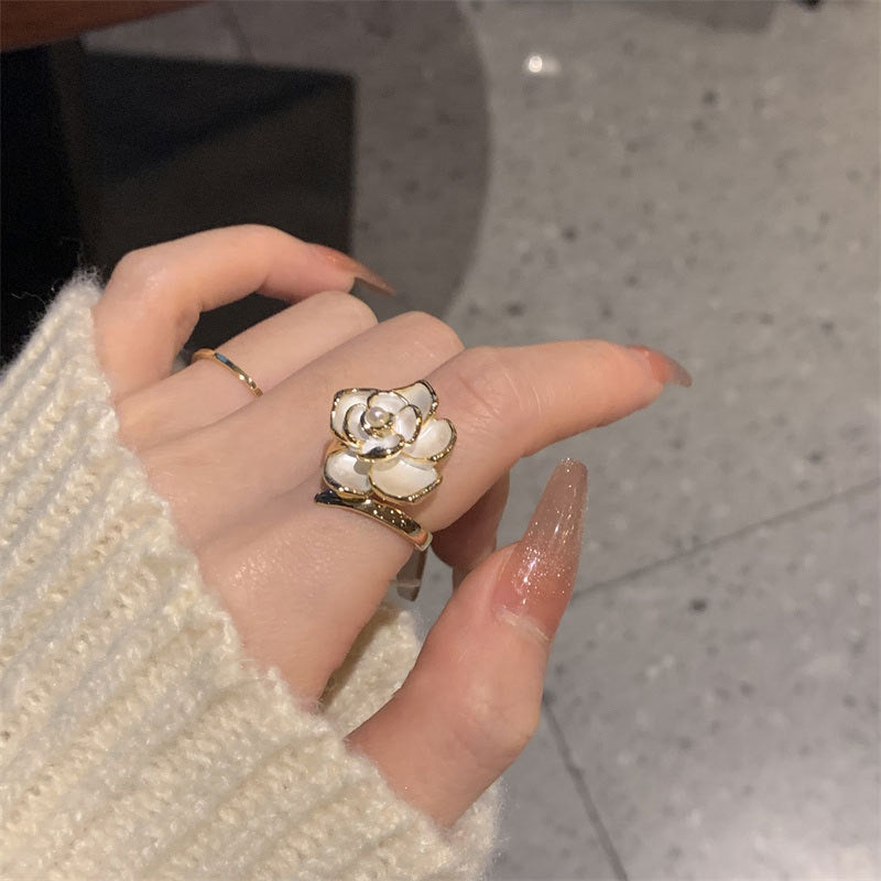 Damen Ring mit floralen Rosenmuster und funkelnden Akzenten Shop Nory