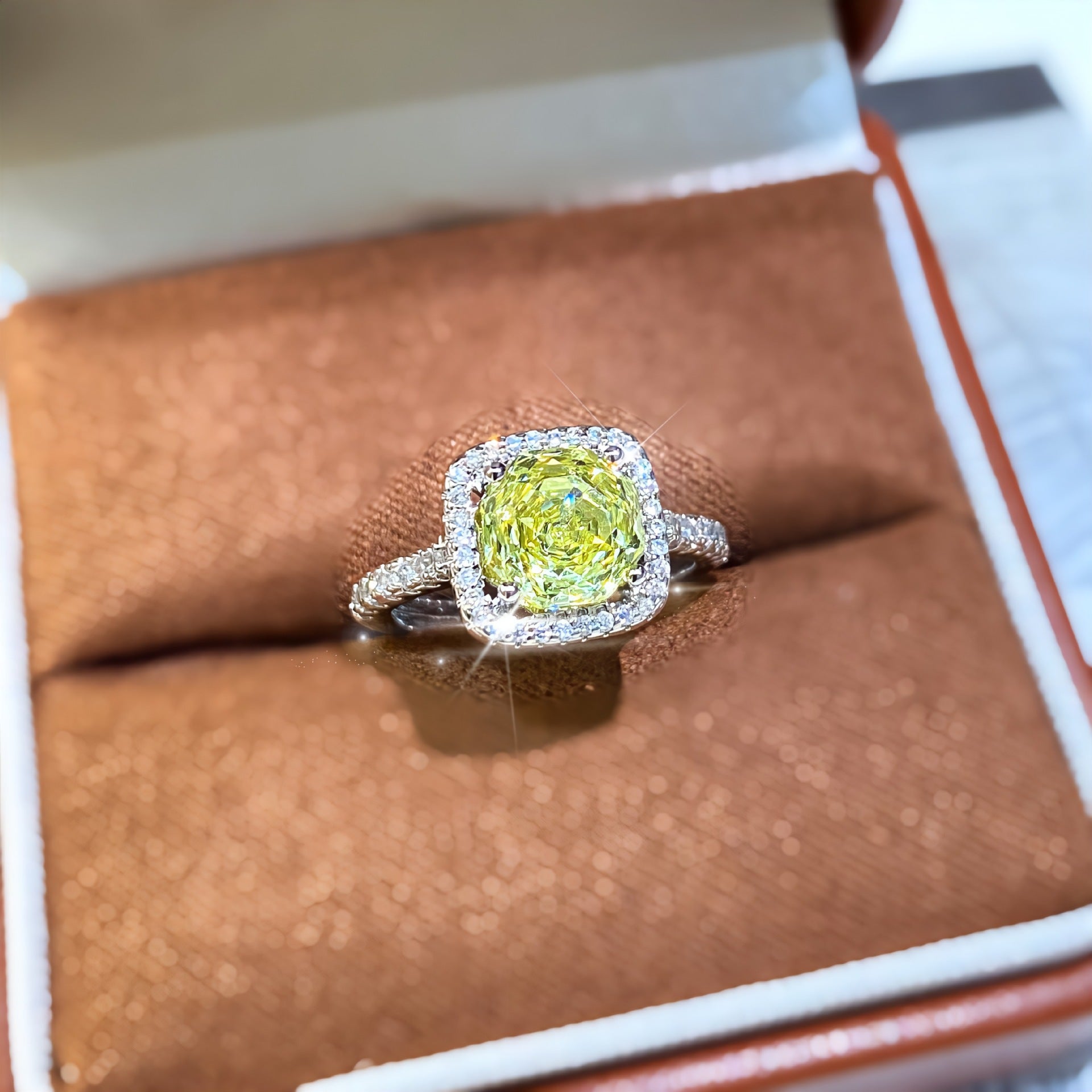 Damen glamouröser Schmuckring mit exquisitem Zirkonia-Besatz Shop Nory