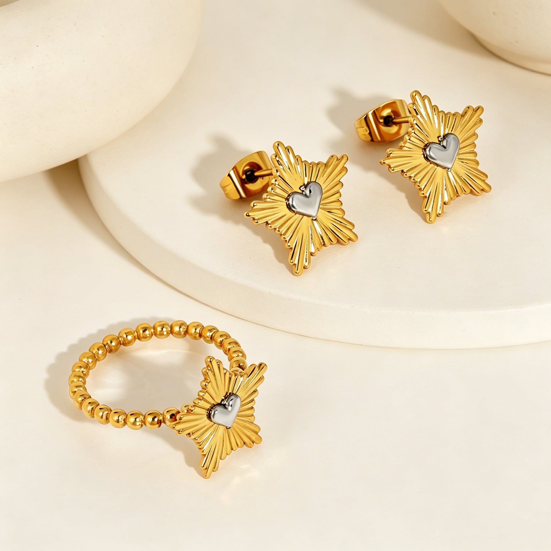 Damen Ring mit herzförmigem Anhänger und eleganter Zierde Shop Nory