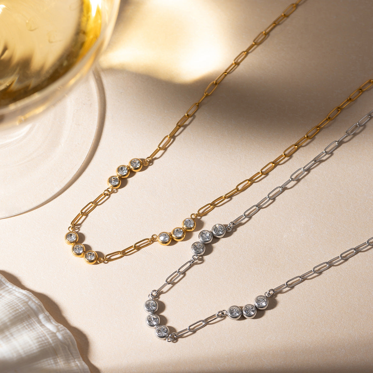 Damen Halskette mit eleganten Zirkonia-Elementen und hypoallergenem Edelstahl Shop Nory