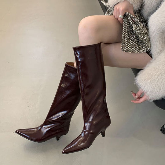Damen Kniehohe Lackstiefel mit spitzer Zehenform und schlankem Kitten-Absatz Shop Nory
