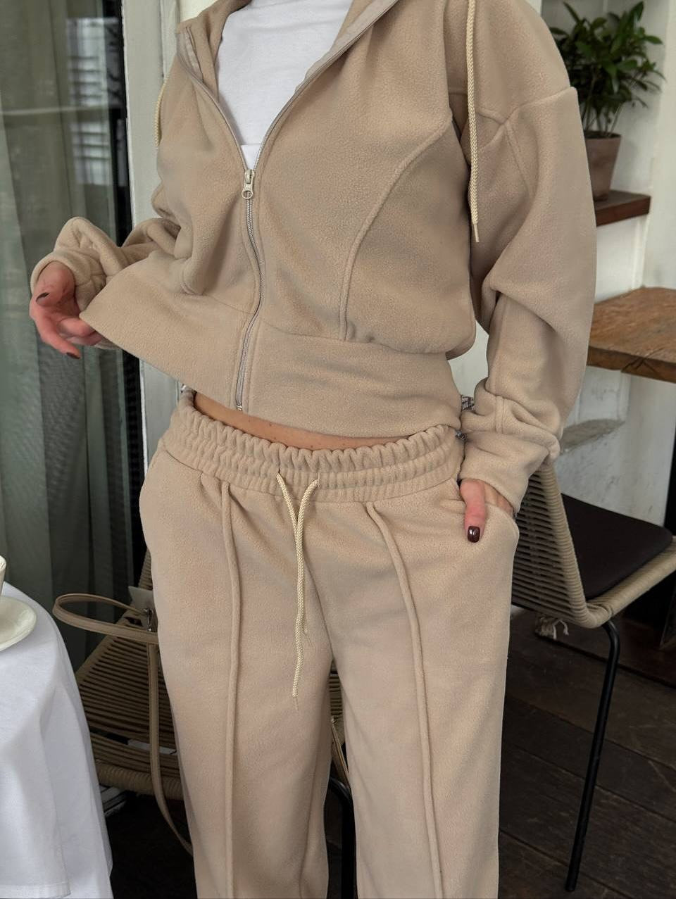 Damen Fleece-Lounge-Set mit kurzem Reißverschluss-Hoodie und taillenhoher Kordel-Jogginghose Shop Nory