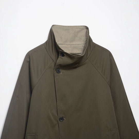 Damen kurzes Cape‑Mantel mit hohem Stehkragen, verdeckter Knopfleiste und Eingrifftaschen Shop Nory