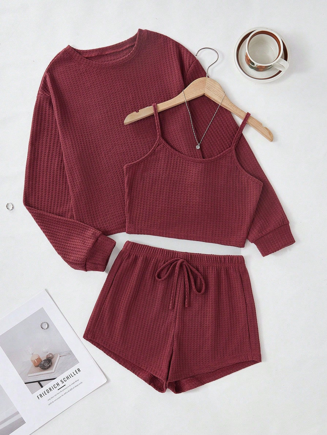 Damen Dreiteiliges Waffelstrick‑Lounge‑Set mit Cropped‑Pullover, Spaghettiträger‑Top und hochtaillierten Shorts Shop Nory