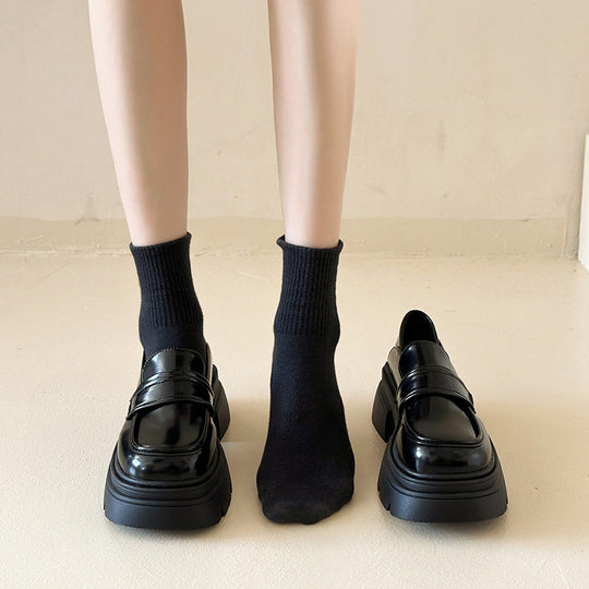 Damen Plateau-Lederschuhe mit modischem Detail und robuster Sohle
