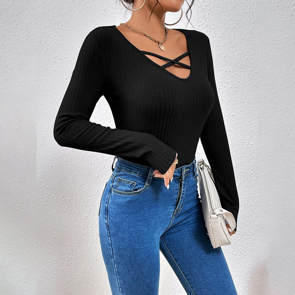 Damen geripptes Langarmshirt mit gekreuztem V‑Ausschnitt, ausgestellten Manschetten und figurbetonter Stretch-Passform Shop Nory