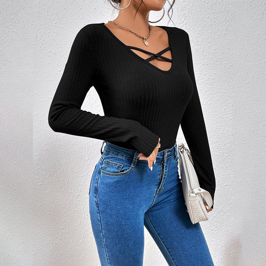 Damen geripptes Langarmshirt mit gekreuztem V‑Ausschnitt, ausgestellten Manschetten und figurbetonter Stretch-Passform Shop Nory