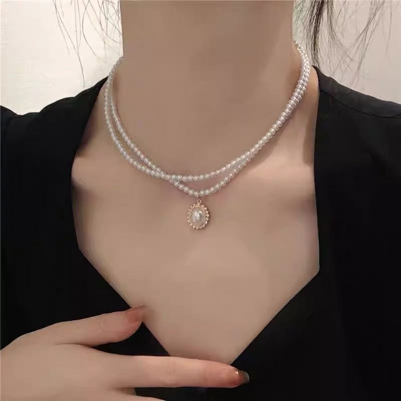 Damen Halskette mit feinen Perlen und zartem Anhänger Shop Nory