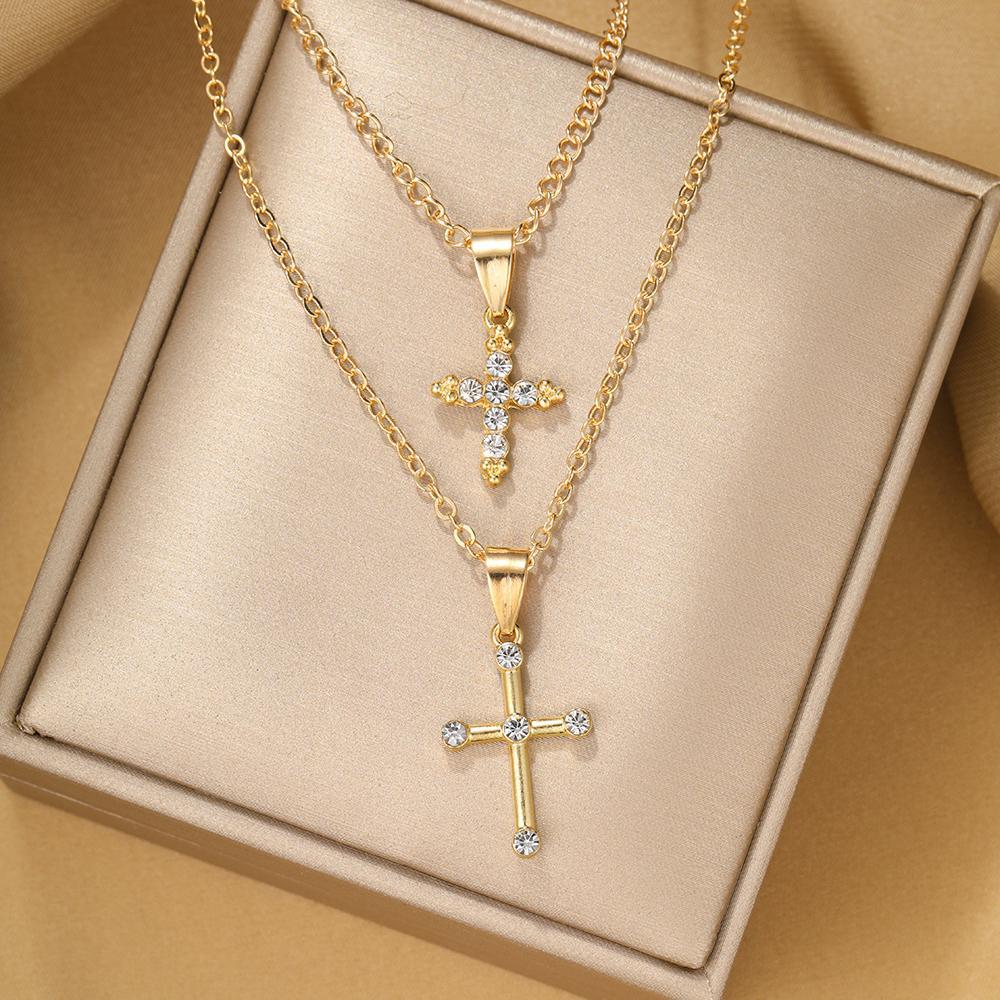 Damen Halskette mit Kreuzanhängern und funkelnden Zirkonia Shop Nory