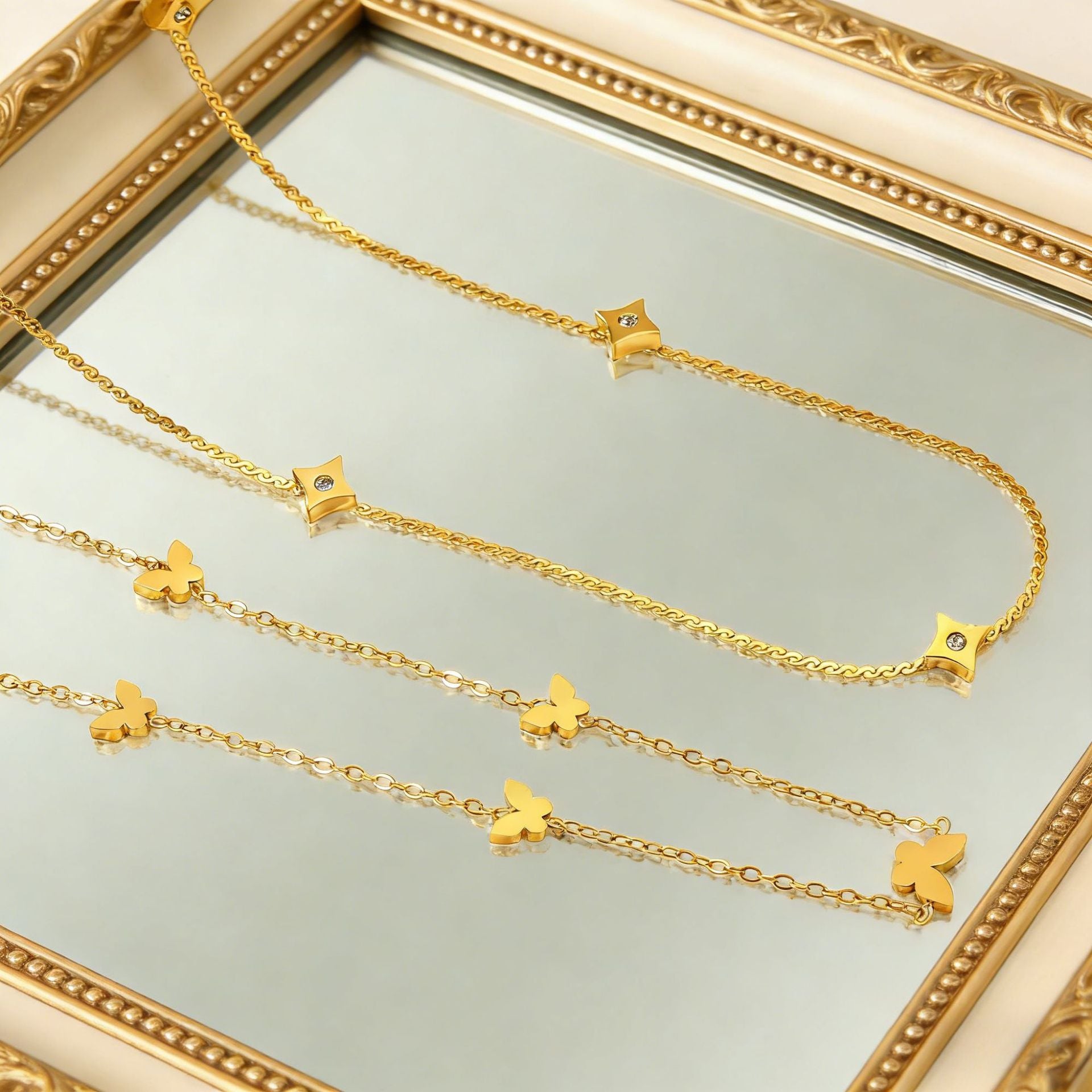 Damen Halskette mit filigranen Schmetterlingsanhängern Shop Nory