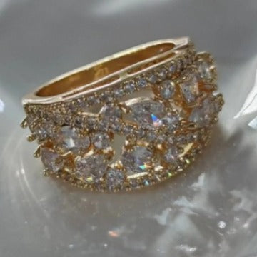 Damen Ring mit kunstvollem Rosé-Golddesign und funkelnden Zirkonia-Steinen Shop Nory