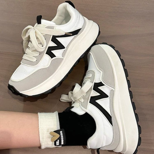 Damen Plateau-Chunky-Sneaker mit skulpturierter EVA-Sohle, Trail‑Profil und gepolstertem Komfortkragen Shop Nory