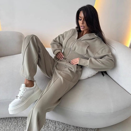 Damen sportliches Set aus cropped Kapuzenjacke und bequemen, lockeren Sporthosen