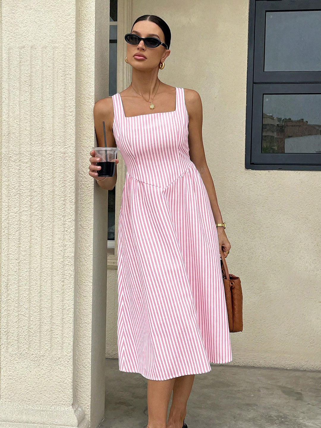 Damen Midikleid mit quadratischem Ausschnitt, breiten Trägern und tailliertem A-Linien Schnitt Shop Nory