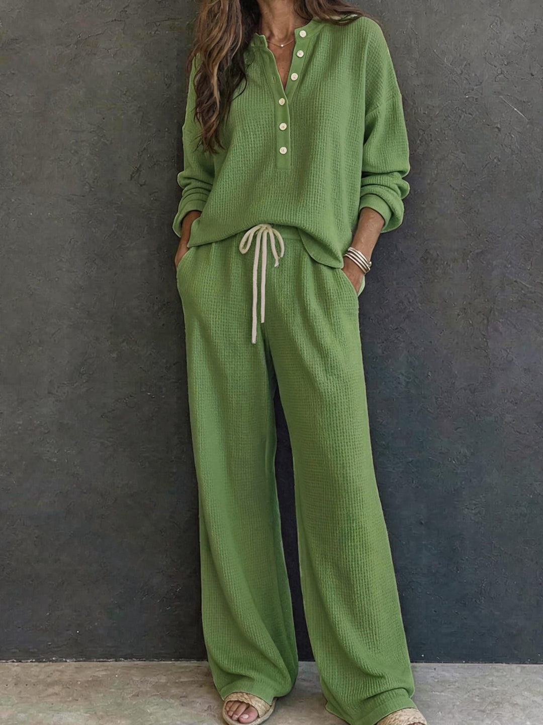 Damen Waffelstrick-Loungewear-Set mit Henley-Oberteil und weiter Kordelbundhose Shop Nory