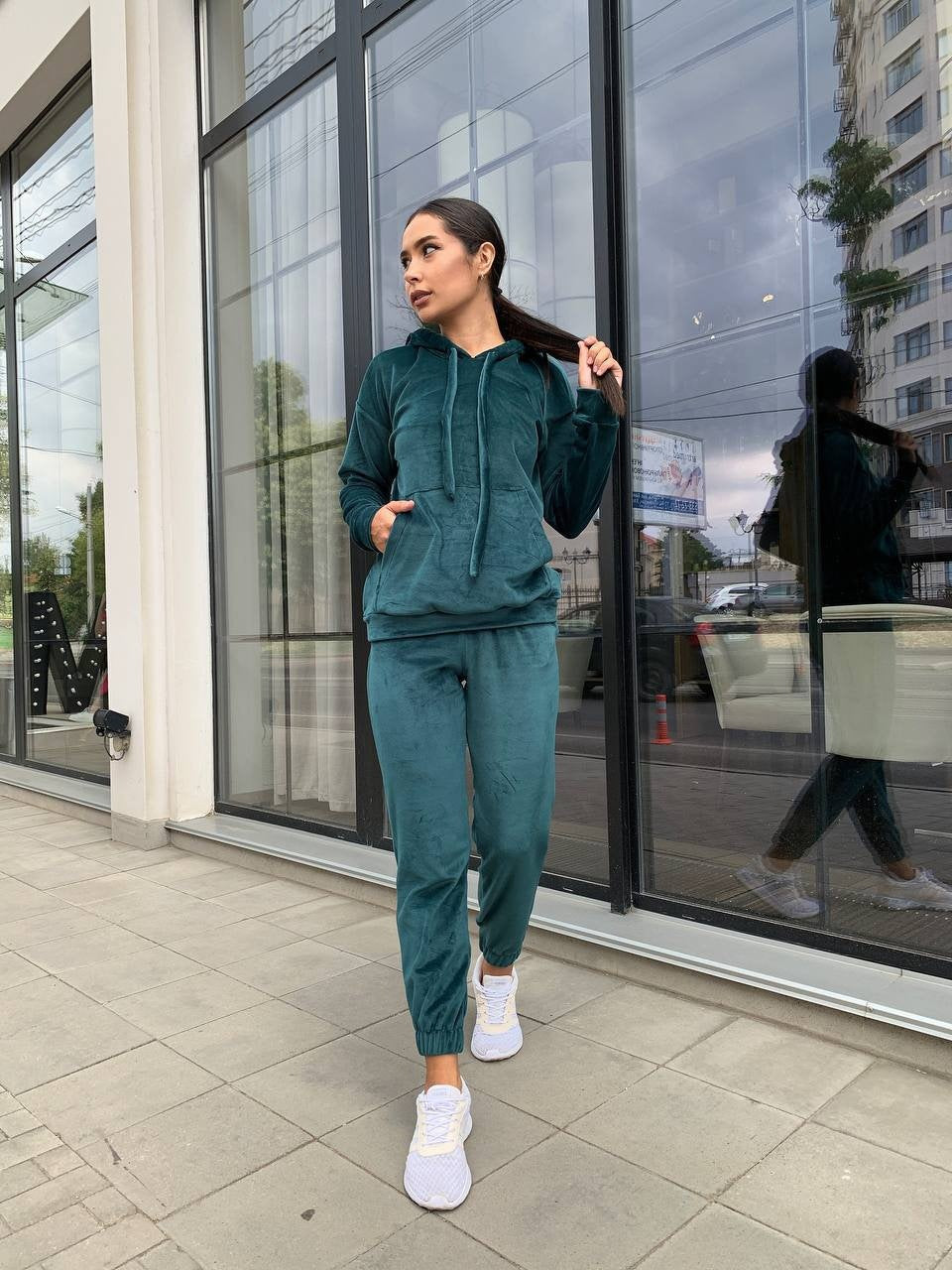 Damen Samt-Loungewear-Set mit kurz geschnittener Kapuzenjacke und Kordelzug-Jogginghose Shop Nory