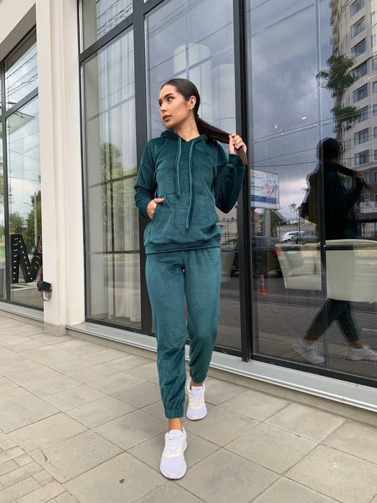 Damen Samt-Loungewear-Set mit kurz geschnittener Kapuzenjacke und Kordelzug-Jogginghose Shop Nory
