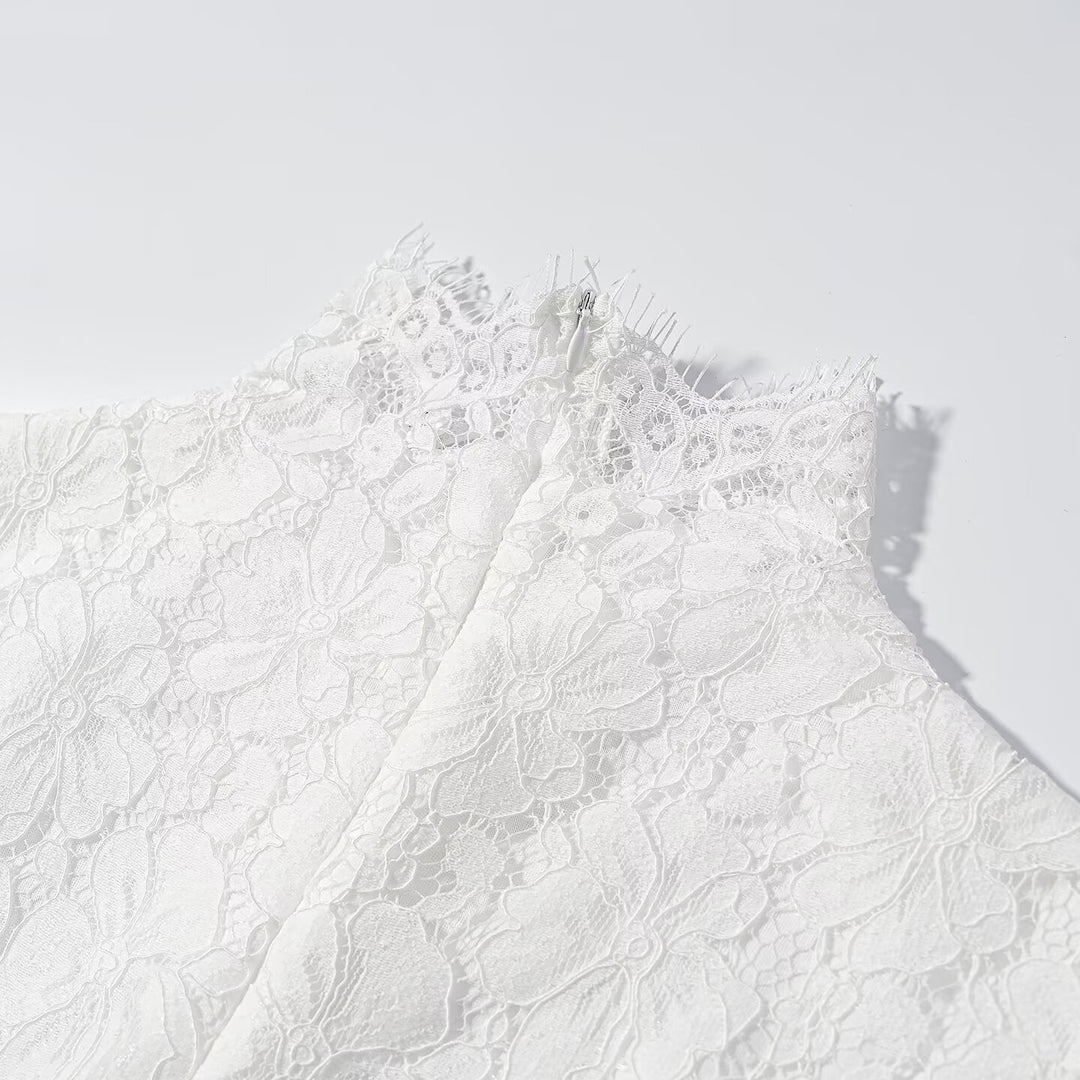 Damen Maxikleid aus floraler Spitze mit hohem Stehkragen und Glockenärmeln Shop Nory