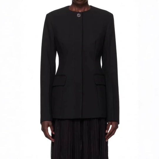 Damen taillierter Einreiher-Blazer mit Rundhalsausschnitt, verdeckter Knopfleiste und Pattentaschen Shop Nory