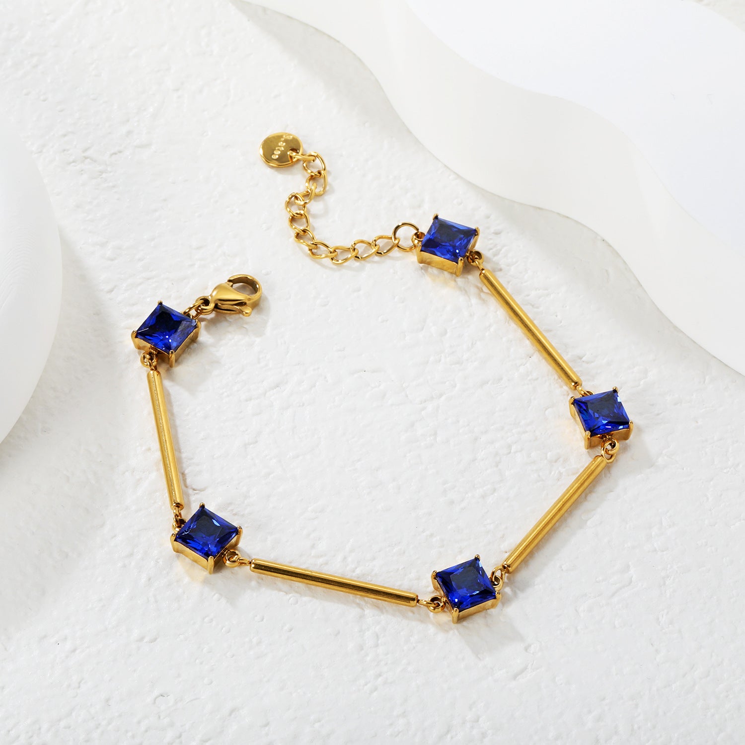 Damen Armband mit funkelnden Zirkonia und elegantem Kettendesign Shop Nory