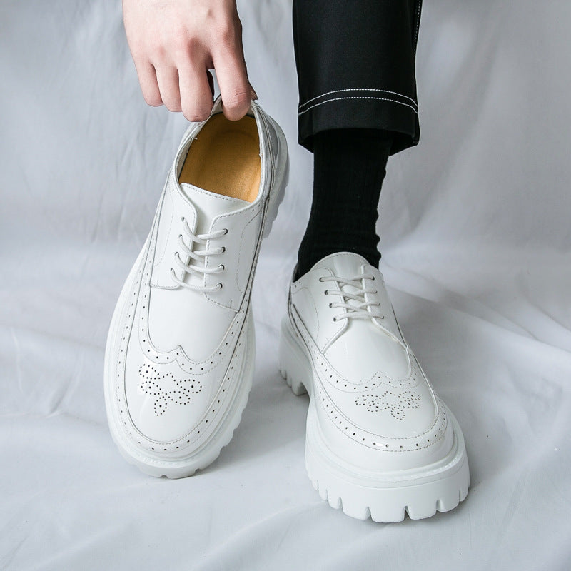 Damen Plateau-Brogue Derby mit markanter Profilsohle und Lacklederoptik Shop Nory