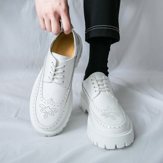 Damen Plateau-Brogue Derby mit markanter Profilsohle und Lacklederoptik Shop Nory