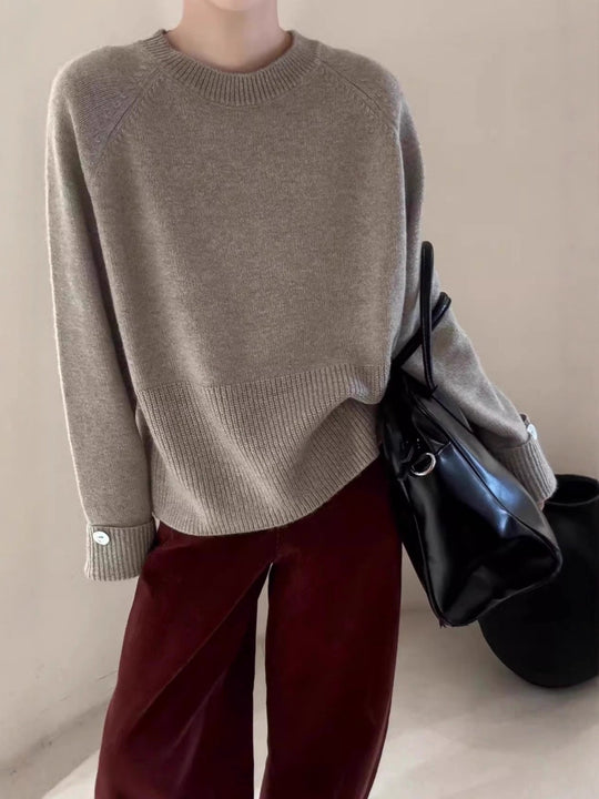 Damen Oversize-Rundhalspullover mit verlängerten Manschetten und Zierknopf Shop Nory