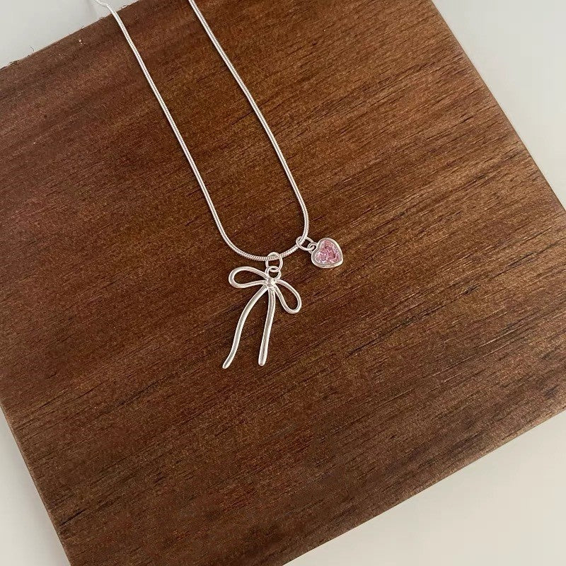 Damen Halskette mit elegantem Schleifenanhänger und herzförmigem Kristall Shop Nory