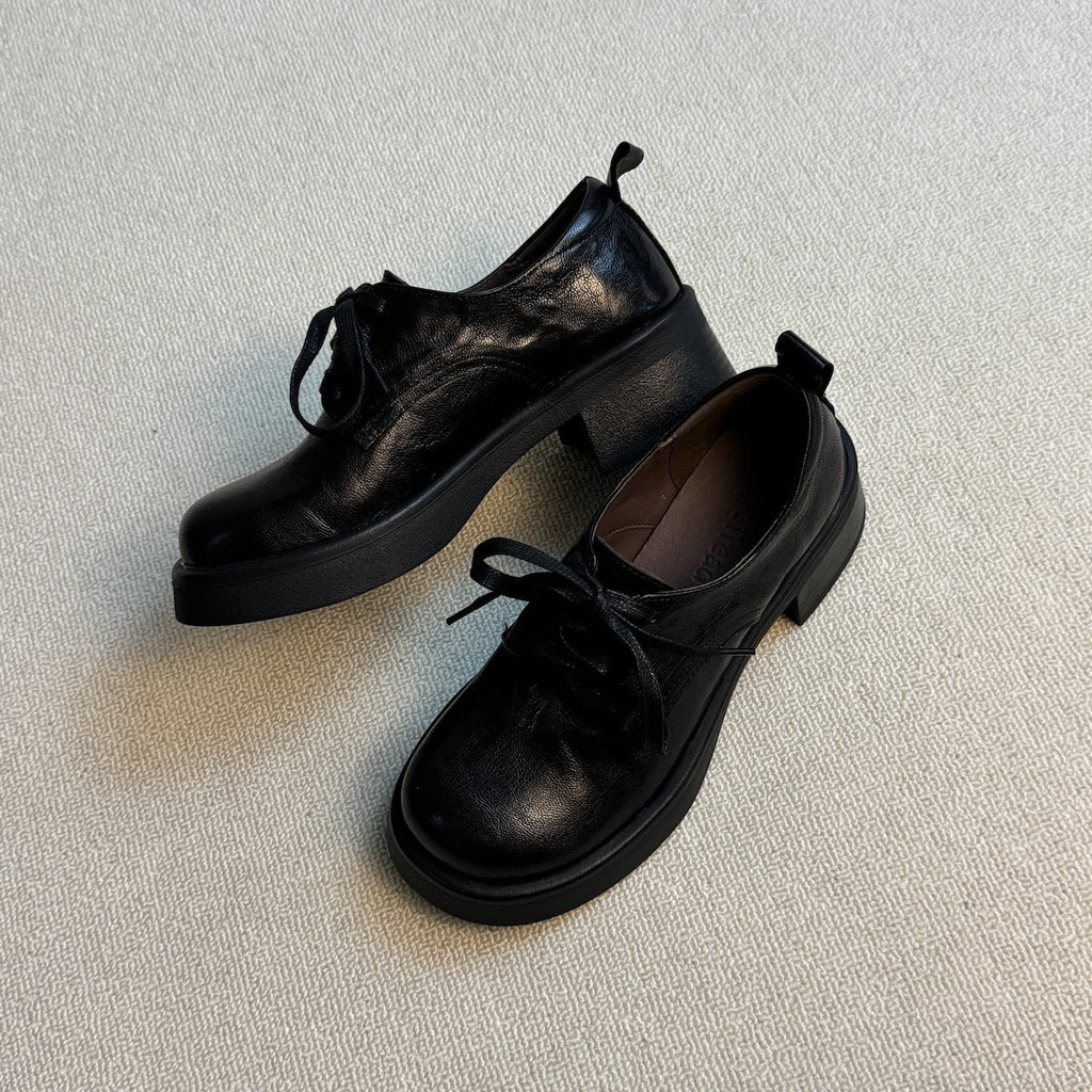 Damen Klassische Schnürschuhe mit robustem Plateau und eleganter Lederoberfläche