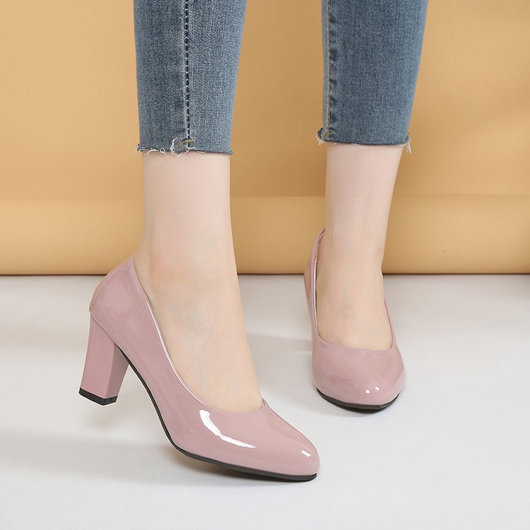 Damen klassische Pumps mit elegantem Glanz und bequemen Blockabsatz Shopnory