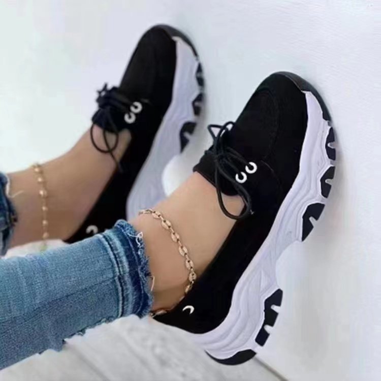 Damen Chunky-Plateau-Sneaker mit perforiertem Velours, gepolstertem Komfortfußbett und Metallic-Fersenaufbau Shop Nory
