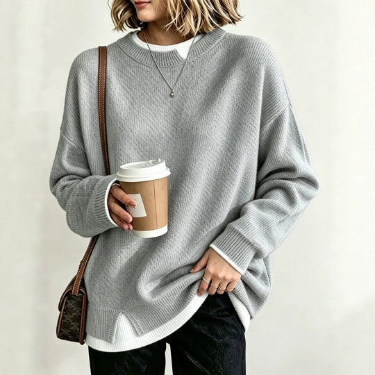 Damen Oversize Rundhals-Feinstrickpullover mit überschnittenen Schultern und Seitenschlitzen Shop Nory