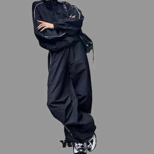 Damen sportliches Set aus lässiger Bomberjacke und weit geschnittenen Pants