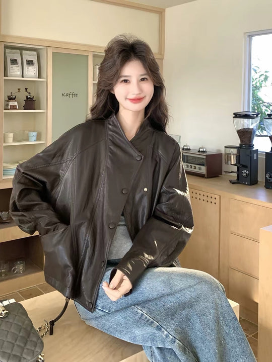 Damen Oversized Bikerjacke aus Kunstleder mit breitem Revers und voluminösen Ärmeln Shop Nory