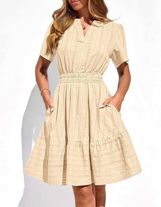 Damen Tailliertes Stufen-Midikleid mit Smokbund, V‑Ausschnitt und Eingrifftaschen Shop Nory
