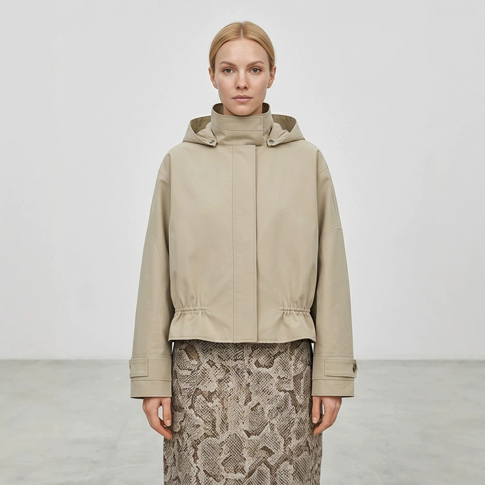 Damen Kurze vegane Lederjacke mit Kapuze, verdeckter Druckknopfleiste und Tunnelzugsaum Shop Nory