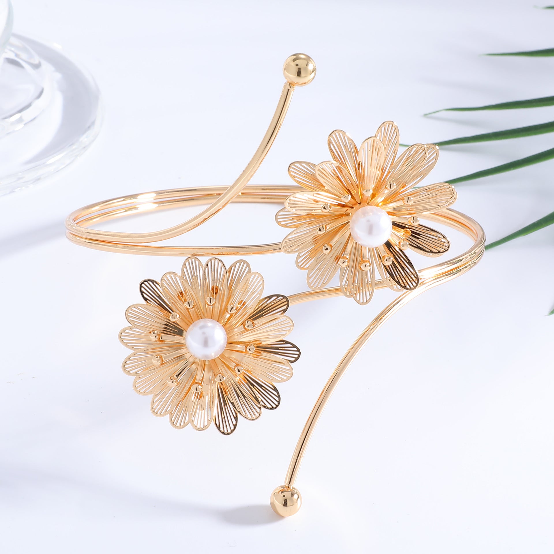 Damen eleganter Armschmuck mit floralen Motiven Shop Nory