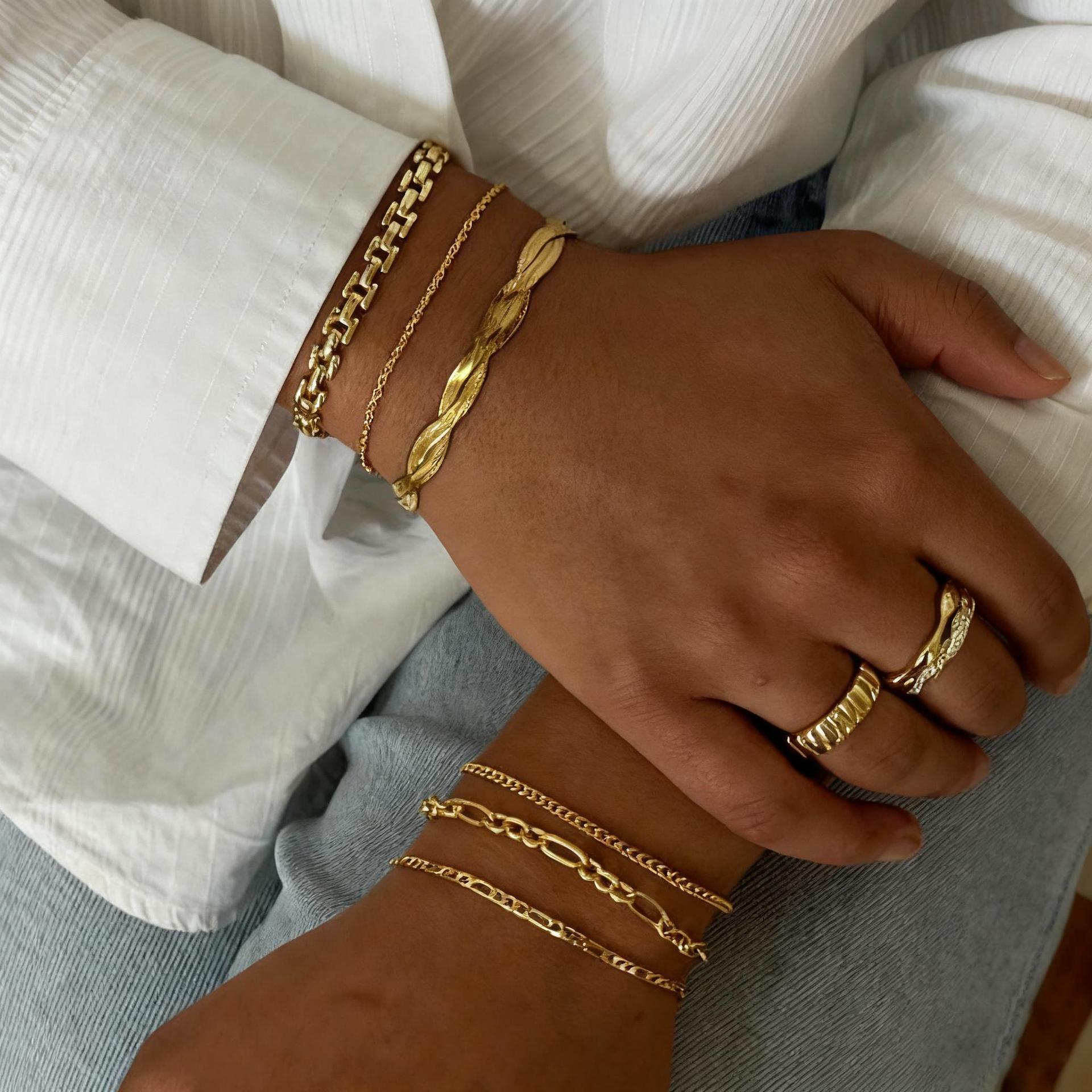 Damen Armband-Set mit eleganten Kettenmustern und raffinierten Details Shop Nory