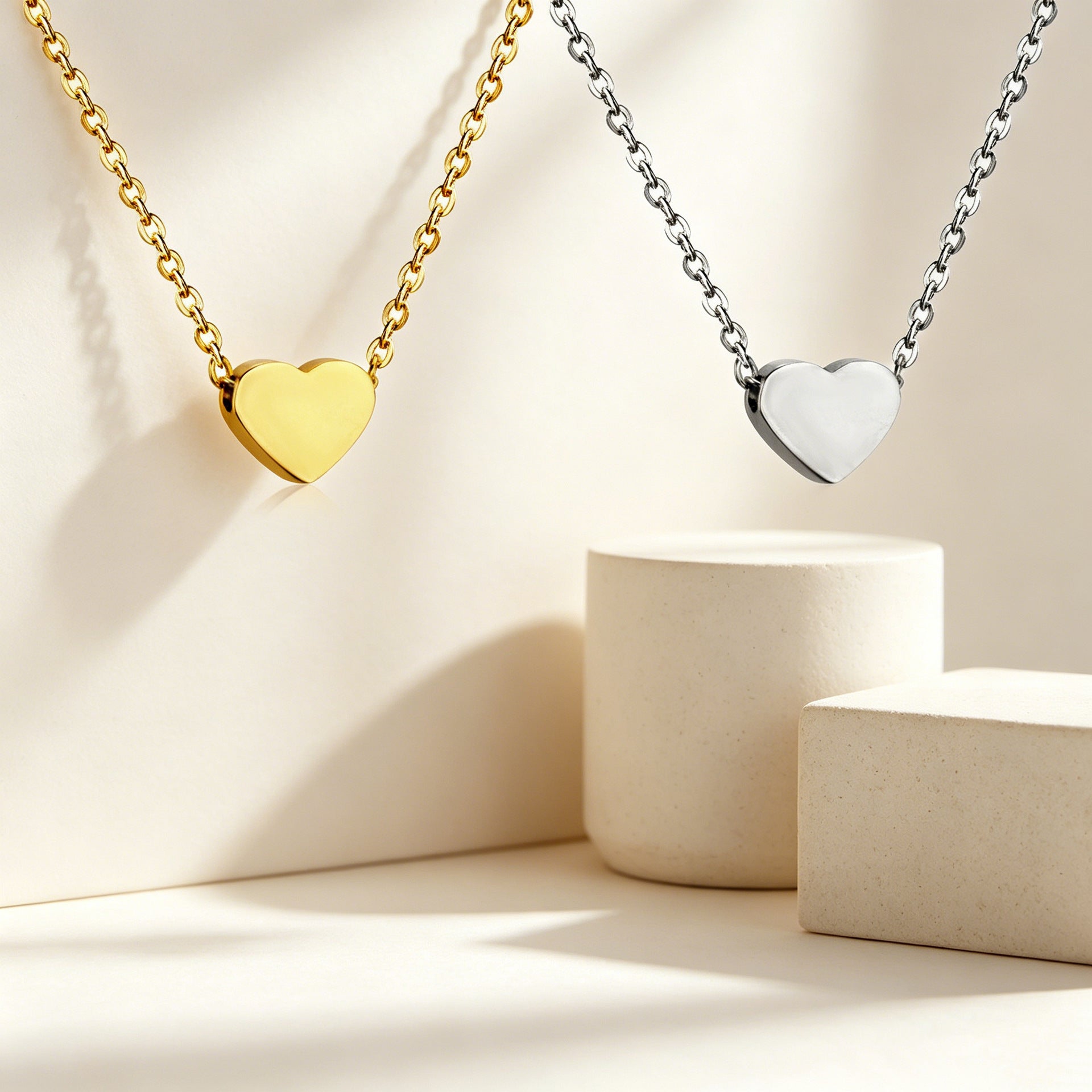 Damen Halskette mit herzförmigem Anhänger aus hochwertigem Edelstahl und antiallergischen Eigenschaften Shop Nory