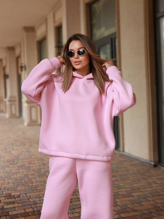 Damen Loungewear-Set mit oversized Kapuzenpullover und weiter High-Waist Jogginghose Shop Nory