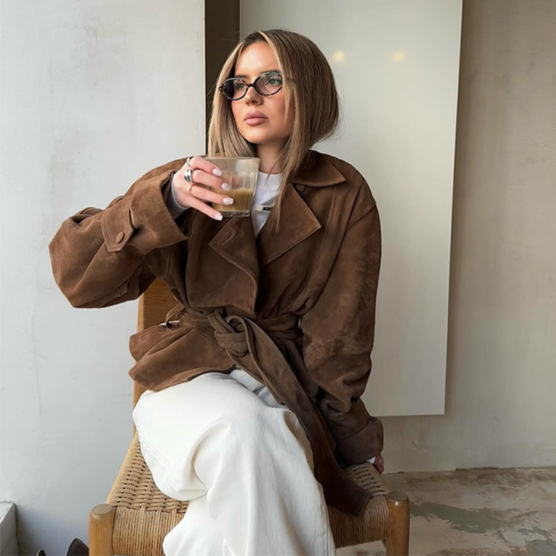 Damen Modische Wildleder-Trenchjacke mit schickem Gürtel