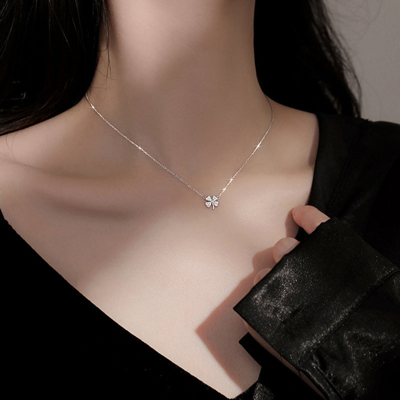 Halskette Mit Vierblättrigem Kleeblatt-Anhänger | Shop Nory