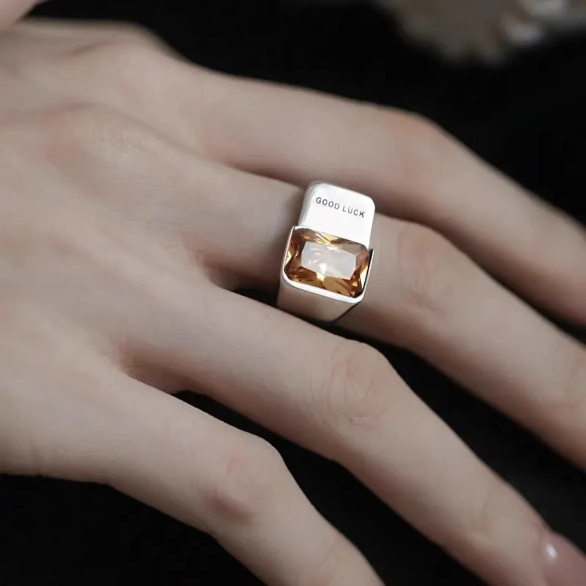 Damen Moderner Ring mit quadratischem Zirkonia-Shop Nory