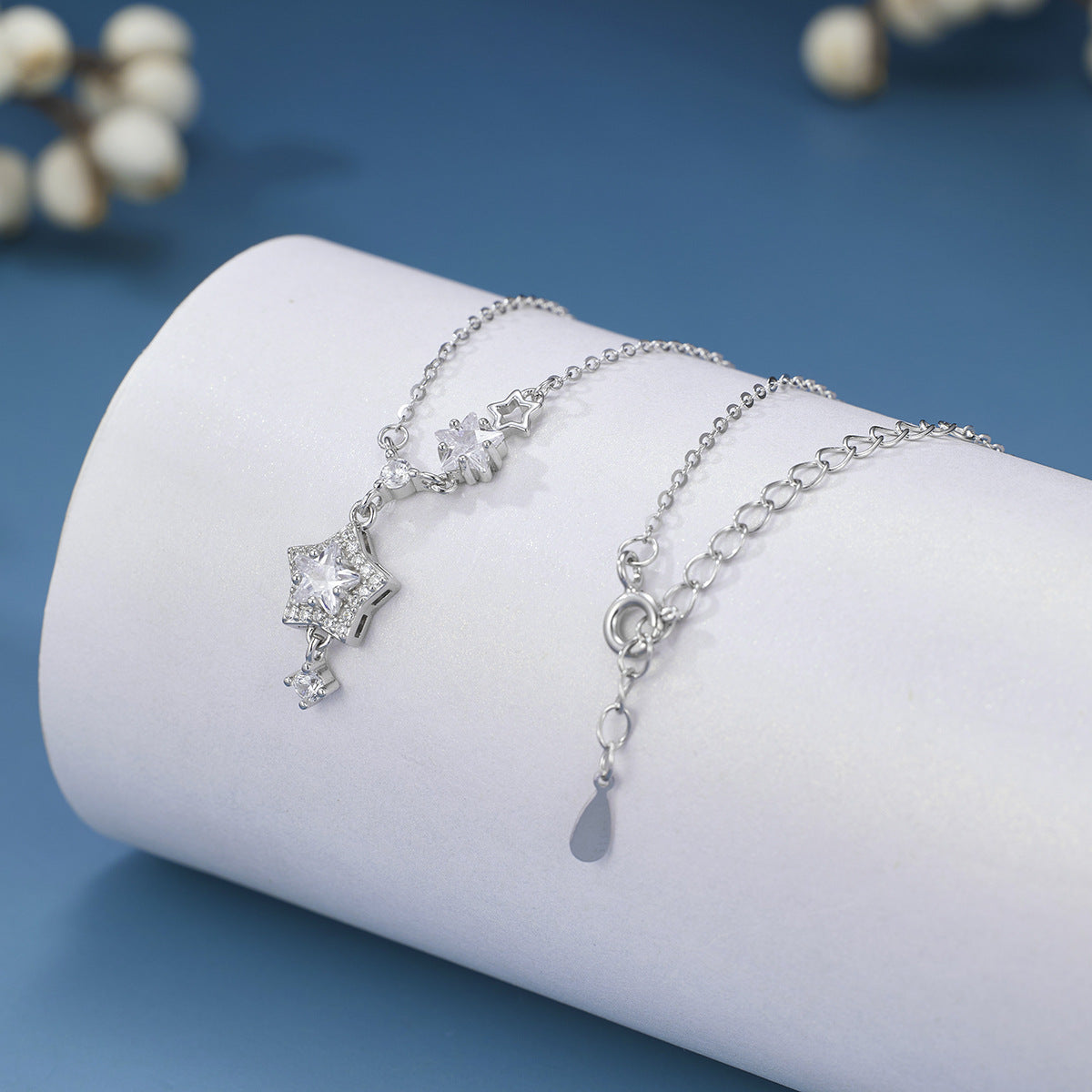 Damen Halskette mit funkelndem Sternenanhänger und Zirkonia-Details Shop Nory