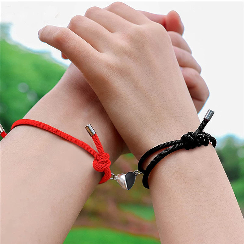 Damenarmband aus feinem elastischen Material mit herzförmigen Anhängern Shop Nory