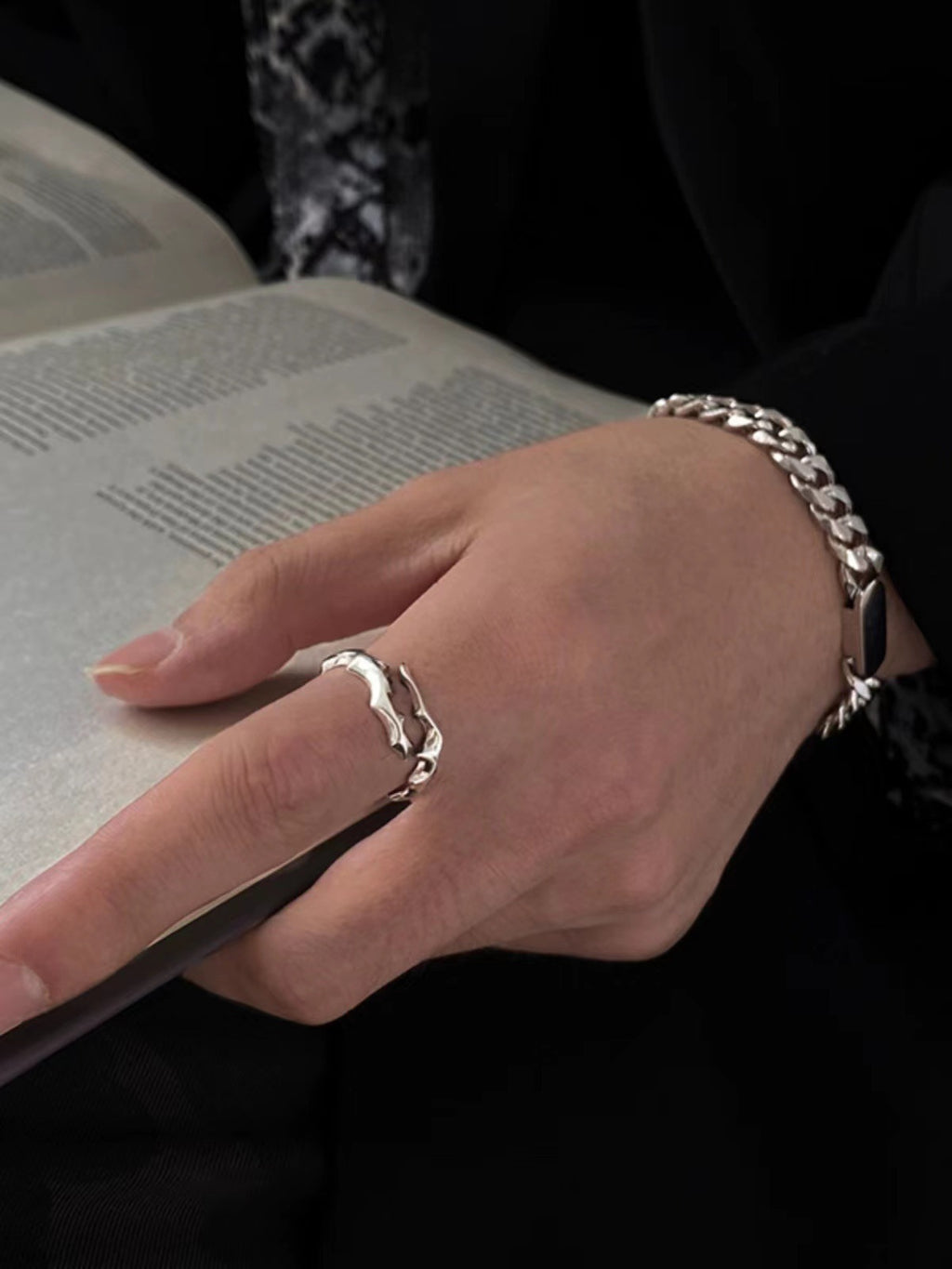 Damen kreativ gestalteter Ring mit kunstvollem Wellenmuster Shop Nory