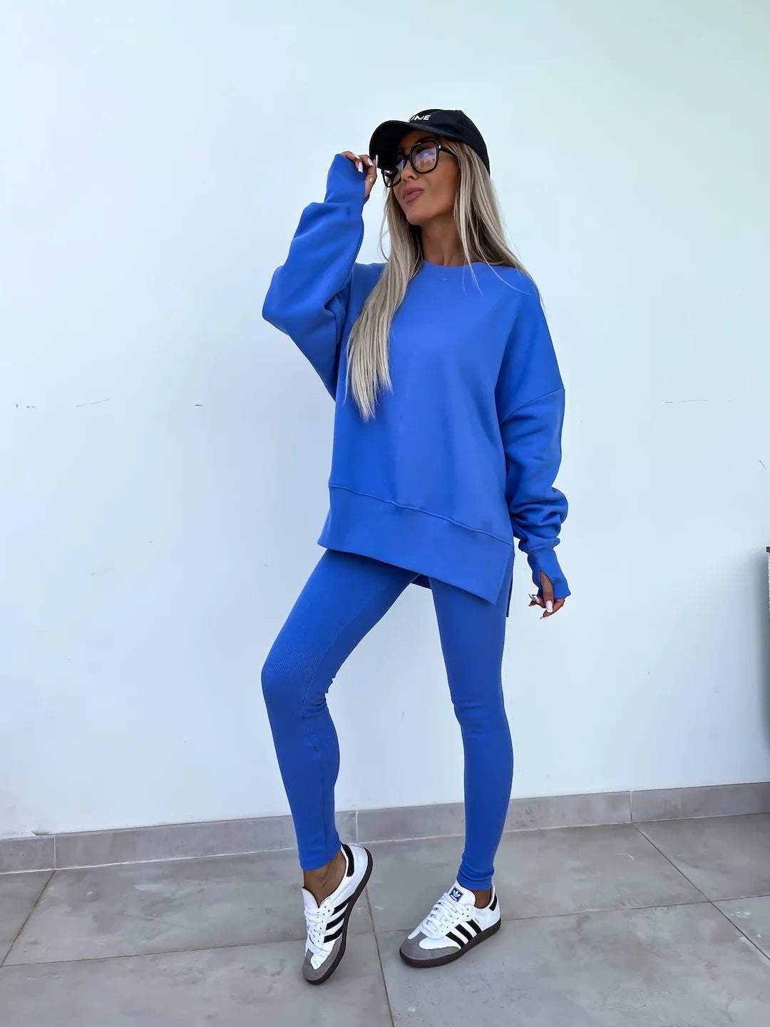 Damen komfortables Oversize-Lounge-Set mit langem Sweatshirt, gerippten High-Waist-Leggings und verlängerten Bündchen Shop Nory