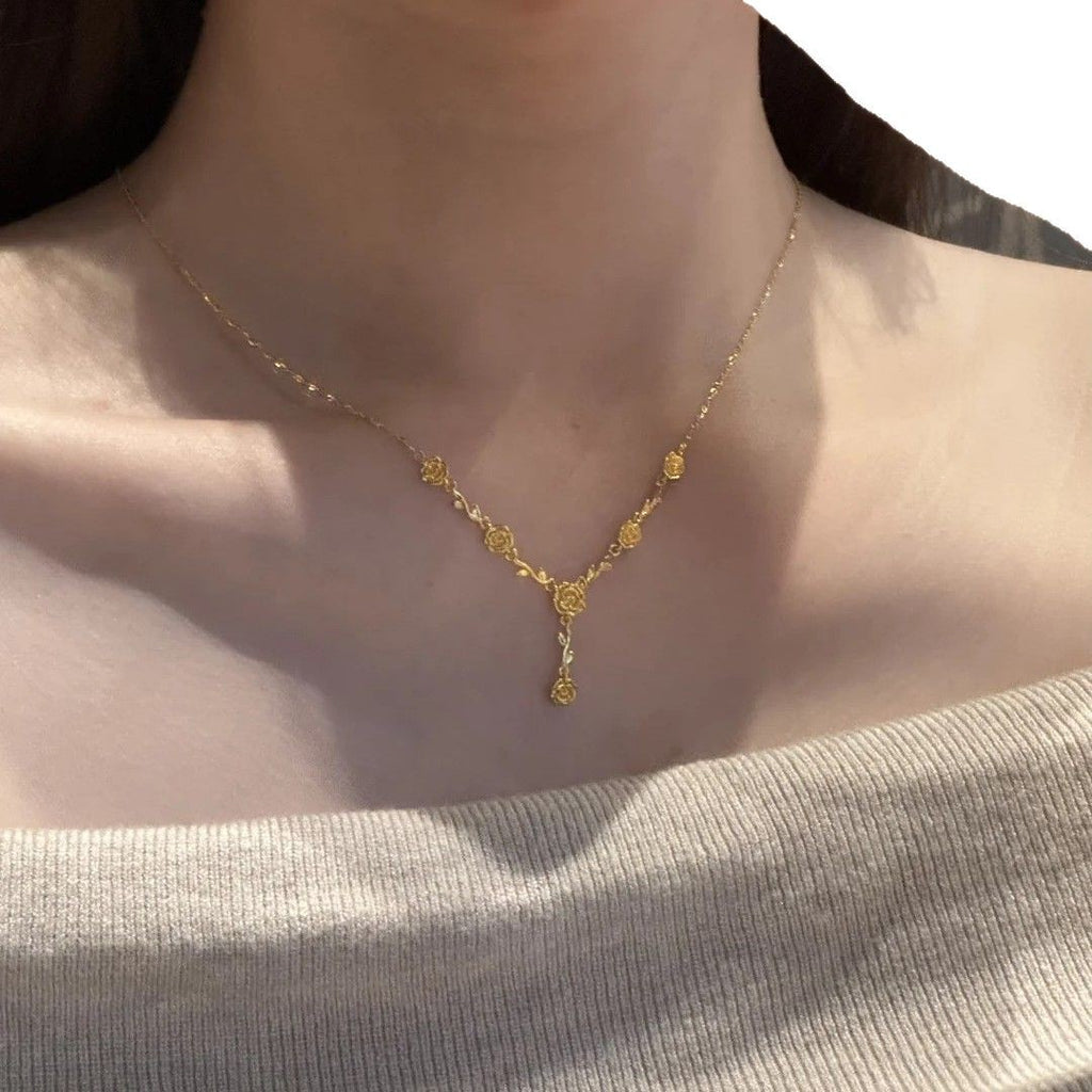 Damen Halskette mit kunstvollen Rosenelementen und edlem Design Shop Nory