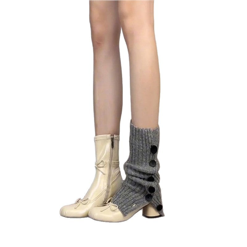 Damen Knöchelhohe Stiefeletten mit geformtem Blockabsatz, sichtbarer Ziernaht und Schleifen‑Detail Shop Nory